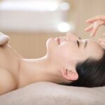 Trong quy trình chăm sóc da mặt cơ bản tại spa không thể thiếu bước đắp mặt nạ