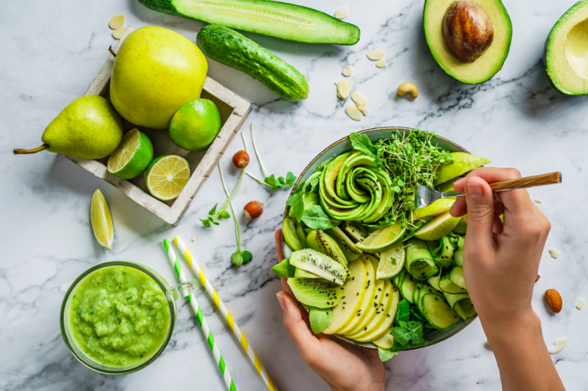 Ăn bơ giảm cân hiệu quả với món salad