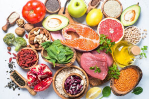 Ăn đầy đủ chất dinh dưỡng để có mái tóc chắc khỏe từ trong