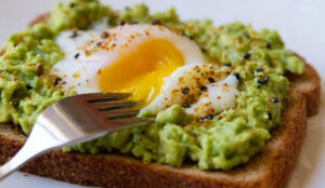 Bánh mì sandwich bơ – Bữa sáng ăn kiêng thơm ngon