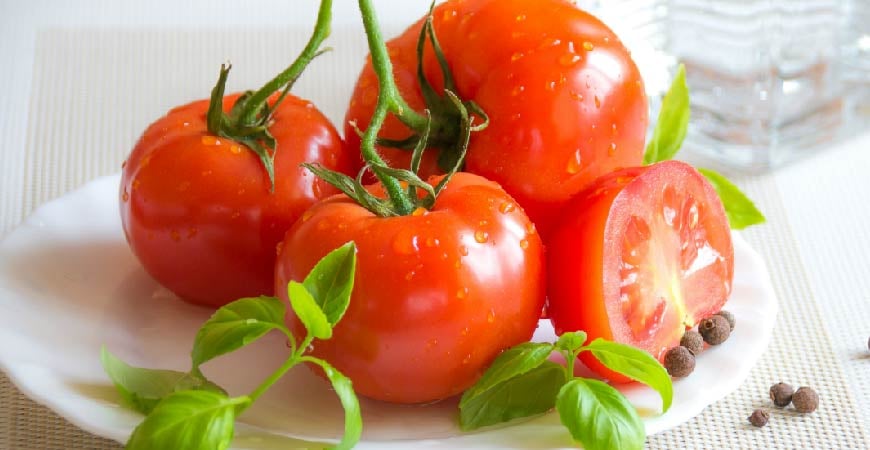 Cà chua có lượng carb thấp, hàm lượng nước và chất xơ dồi dào nhưng lại ít calo