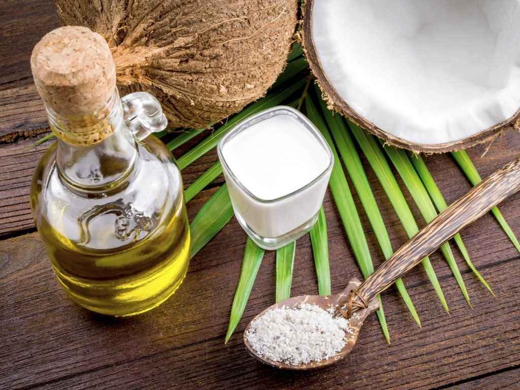 Cách chăm sóc tóc rễ tre bằng dầu dừa