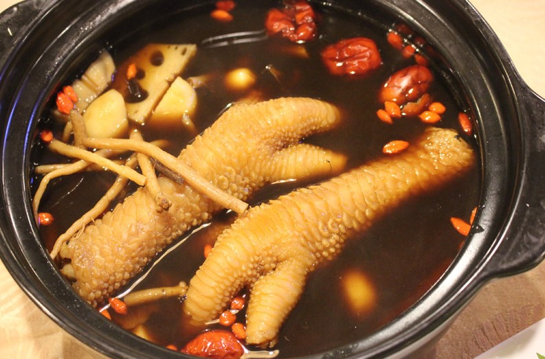 Chào gà hầm trùng thảo cung cấp lượng lớn Protein cho người mới ốm dậy