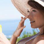 Sử dụng kem chống nắng đầy đủ và thường xuyên để làn da luôn được bảo vệ tốt nhất