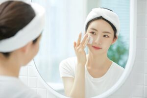 Da mặt tuổi 20 cũng cần được chị em bảo vệ và chăm sóc chu đáo