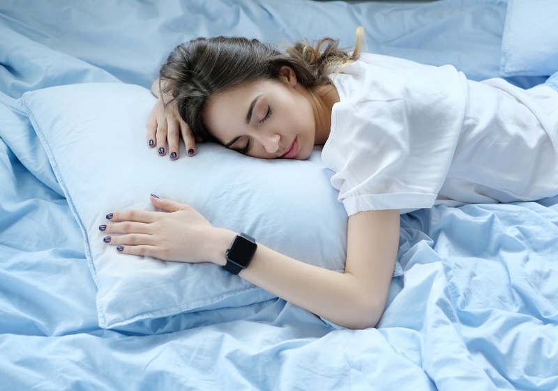 Để hạn chế tình trạng rụng tóc, bạn nên ngủ đủ 8 tiếng/ngày