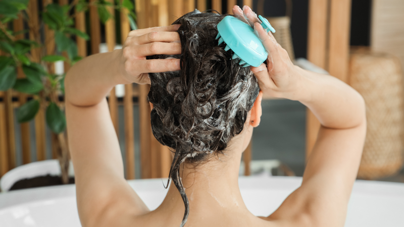 Giữ tóc sạch sẽ và gội đầu đúng cách
