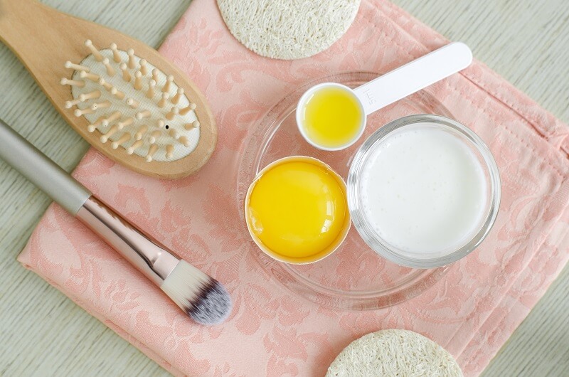 Khi kết hợp trứng, mật ong và sữa chua sẽ giúp chị em có mái tóc chắc khỏe