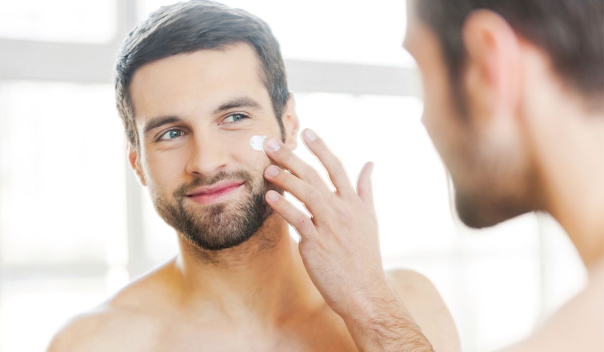Lựa chọn sản phẩm chăm sóc da nhờn mụn cho nam