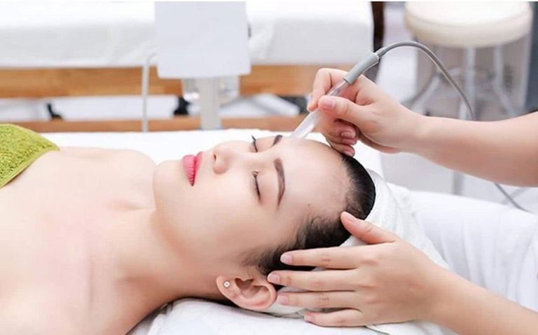Phun oxy tươi cho làn da mụn