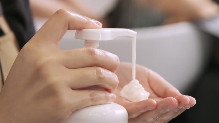 Sử dụng lượng dầu gội và dầu xả phù hợp với độ dày và mỏng của tóc