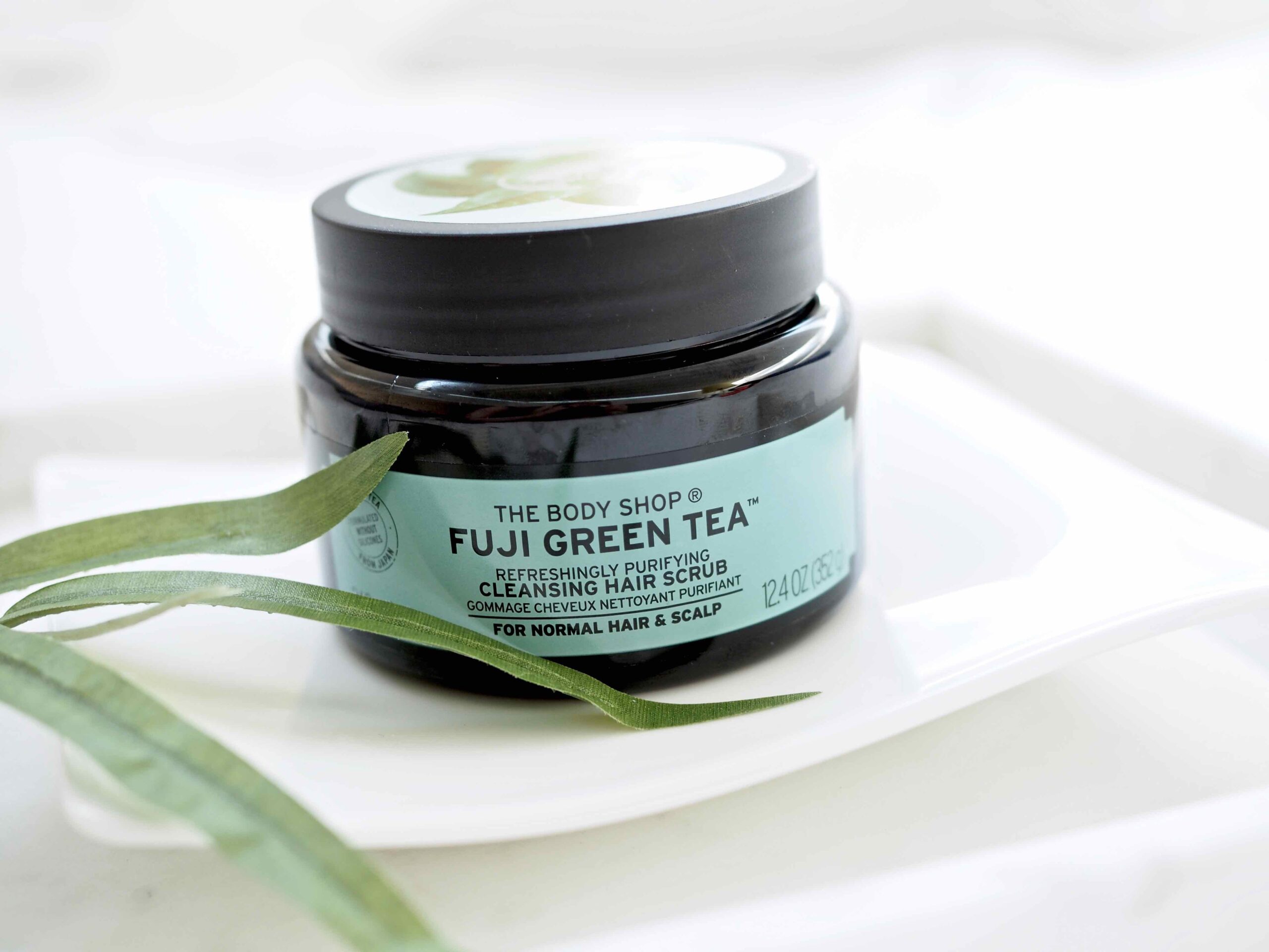 Tẩy tế bào chết da đầu The Body Shop Fuji Green Tea Cleansing Hair Scrub