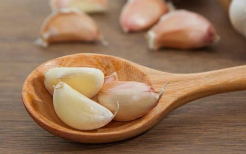 Tỏi sở hữu thành phần có khả năng gây mùi hôi trong khoang miệng