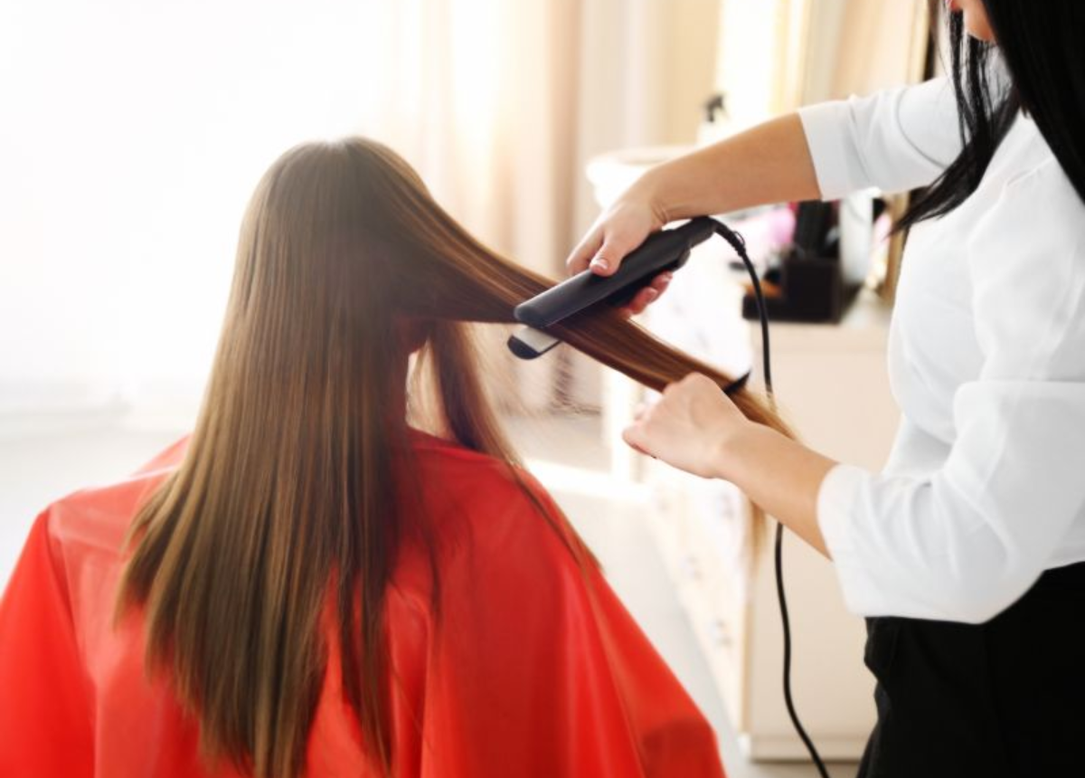 Trong 3 ngày đầu sau khi duỗi tóc, bạn không nên gội đầu