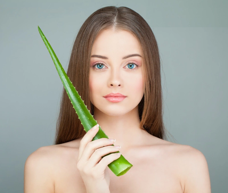 Ủ tóc bằng nha đam tươi