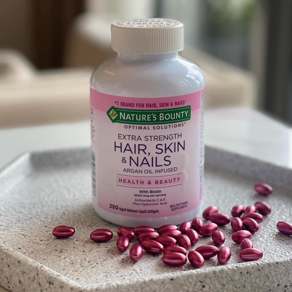 Viên uống Hair Skin Nail Nature’s Bounty là sản phẩm tuyệt vời giúp mái tóc tóc bạn trở nên dày và bóng hơn