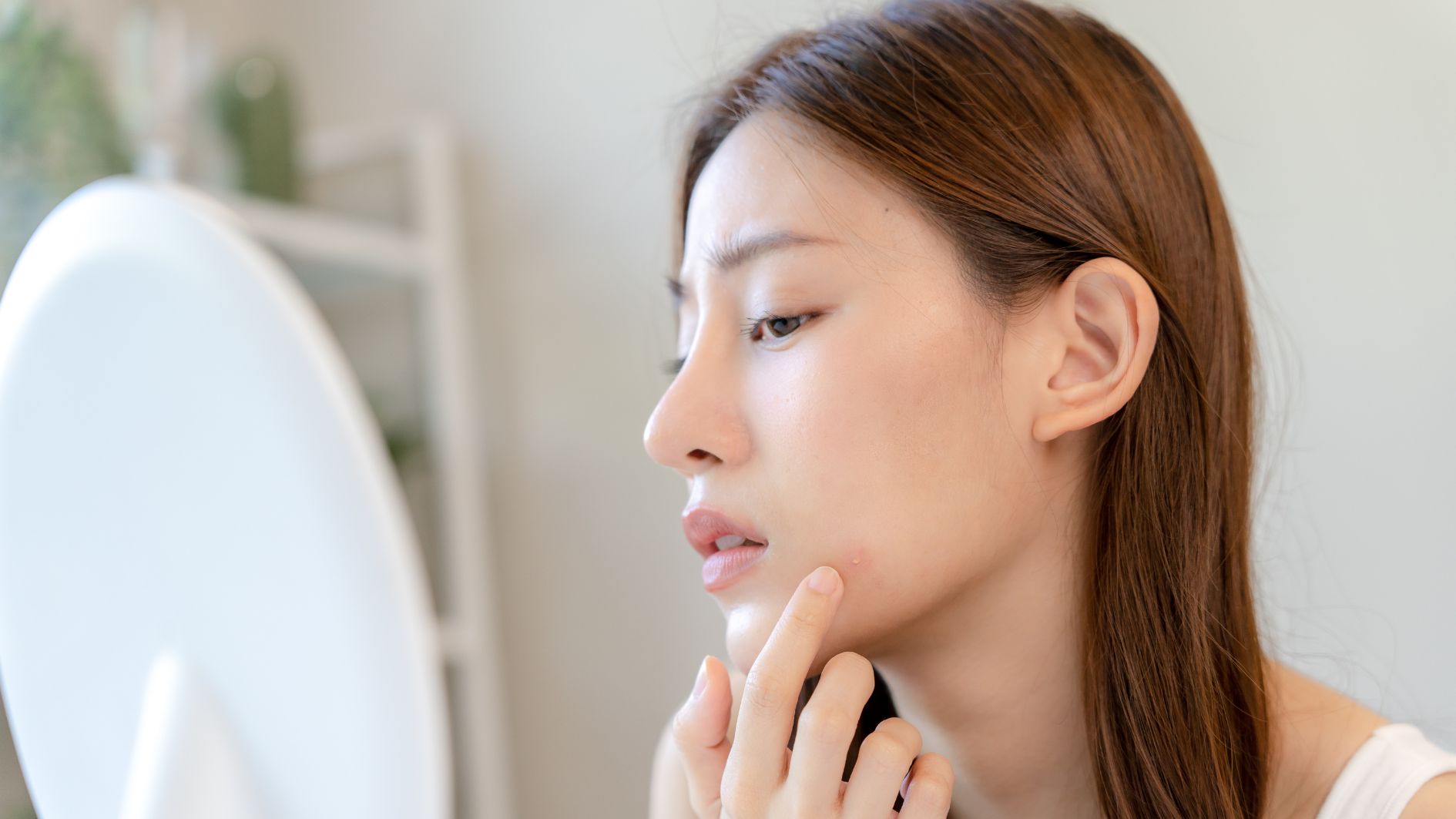 Da mặt tuổi 20 cũng cần được chị em bảo vệ và chăm sóc chu đáo