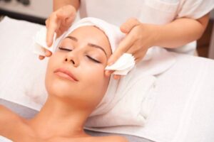 Chăm sóc da mặt tại spa là xu hướng ngày càng phổ biến trong xã hội hiện đại